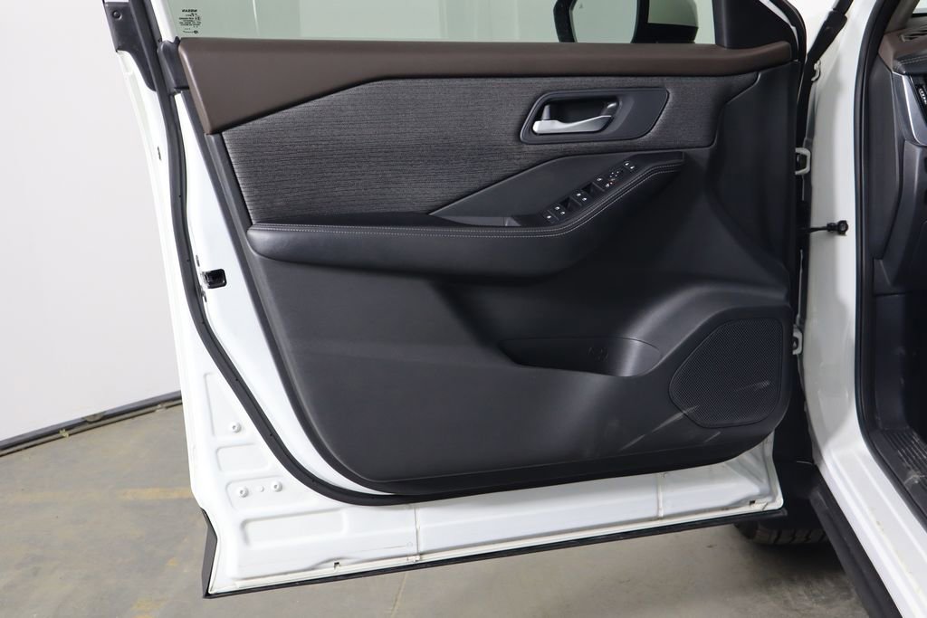 Used 2023 Nissan Rogue SV FWD image 19