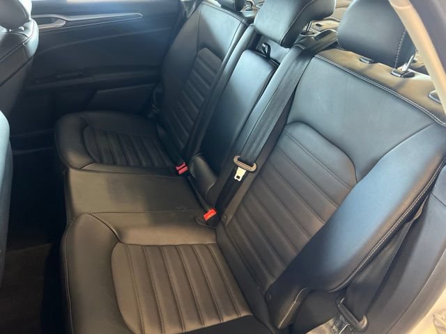 Used 2017 Ford Fusion SE w/ Equipment Group 602A FWD image 12
