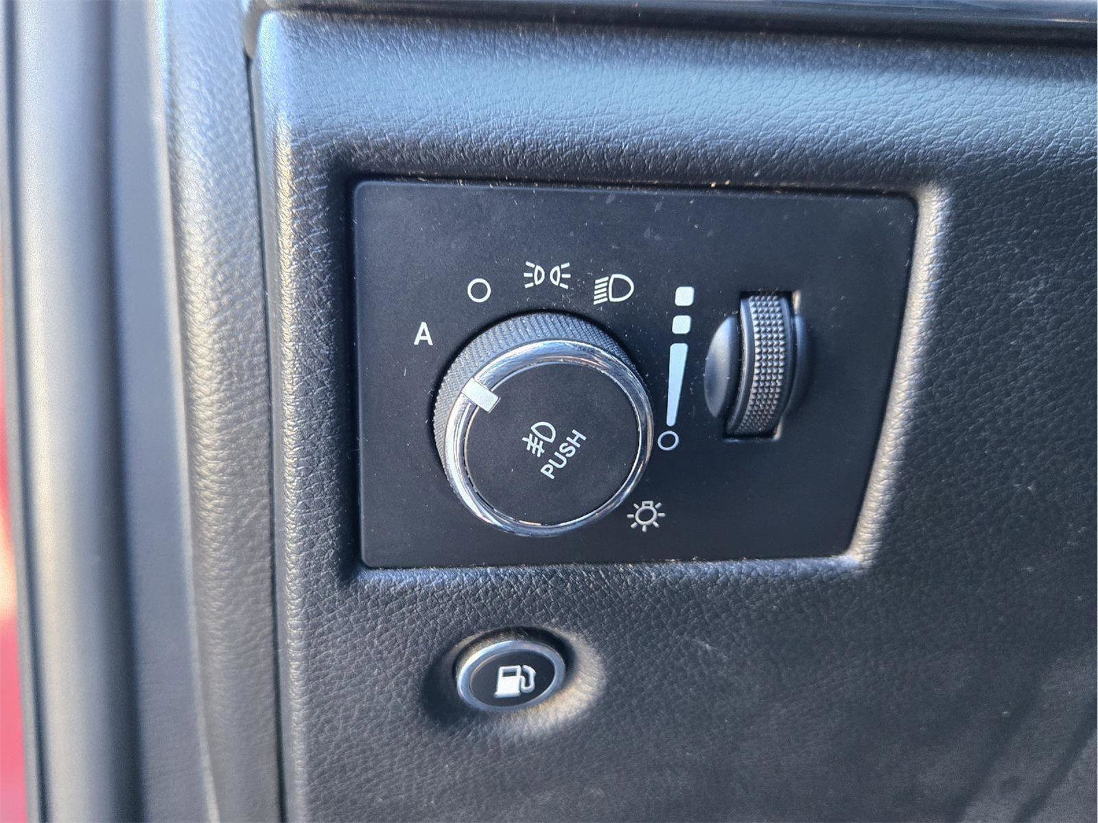 Used 2018 Jeep Grand Cherokee Overland image 11