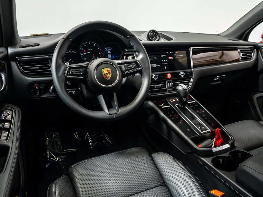 Used 2025 Porsche Macan AWD/4WD image 4