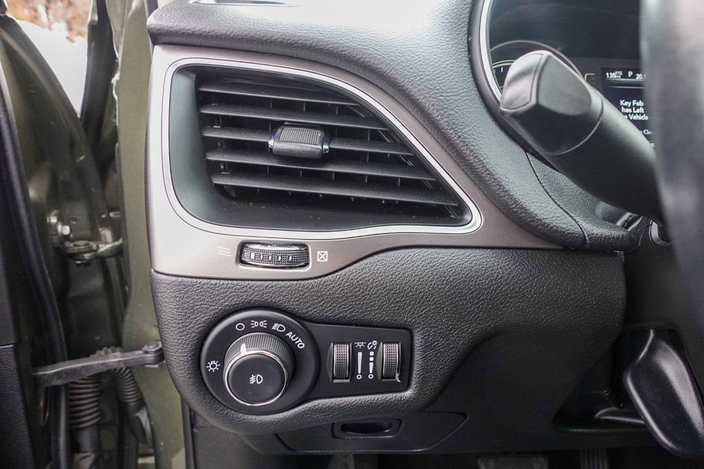 Used 2021 Jeep Cherokee Latitude Plus w/ Sun & Sound Group image 20