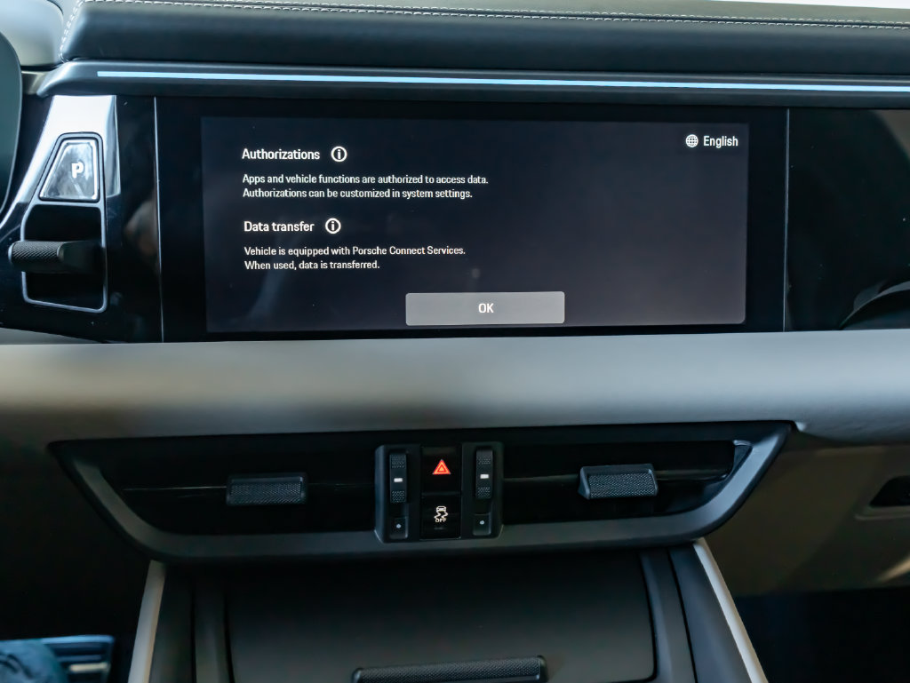 Certified 2025 Porsche Macan 4S Electric AWD/4WD image 20