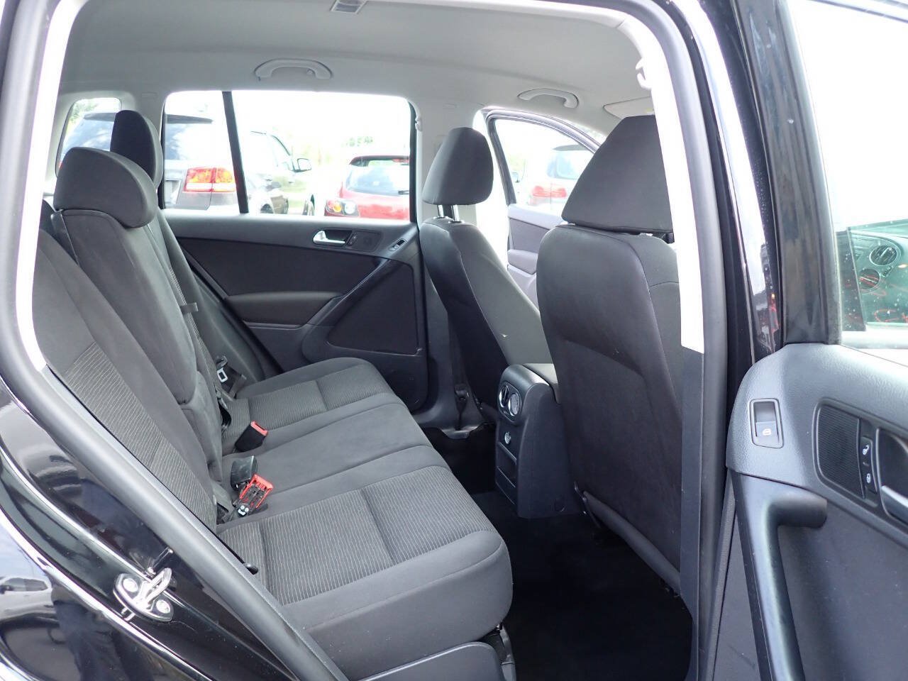 Used 2014 Volkswagen Tiguan S AWD/4WD image 11