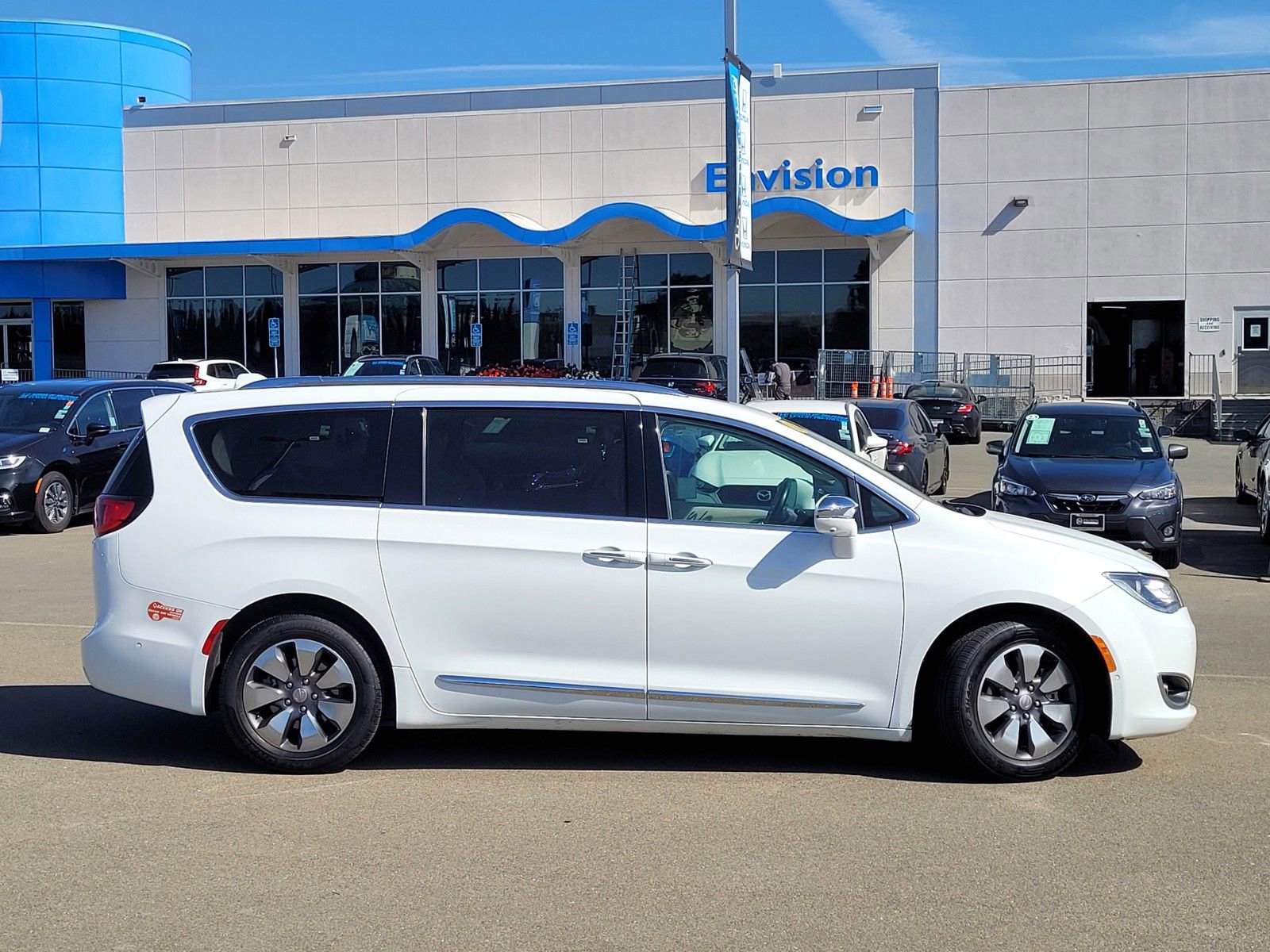 Used 2018 Chrysler Pacifica Limited w/ Advanced Safetytec Group image 4