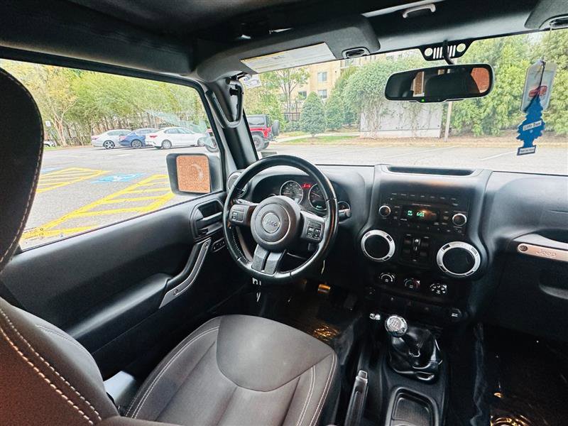 Used 2015 Jeep Wrangler Unlimited Sahara image 19