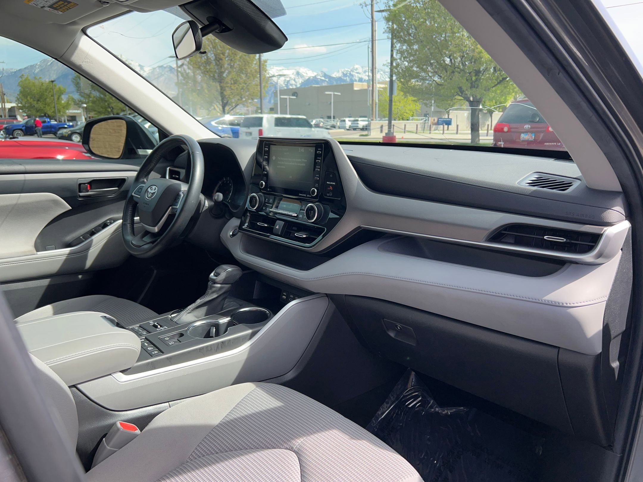 Used 2022 Toyota Highlander LE image 27