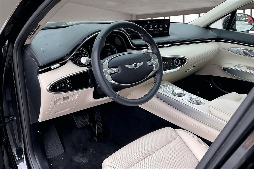 Used 2023 Genesis GV70 2.5T Select w/ Select Package image 16