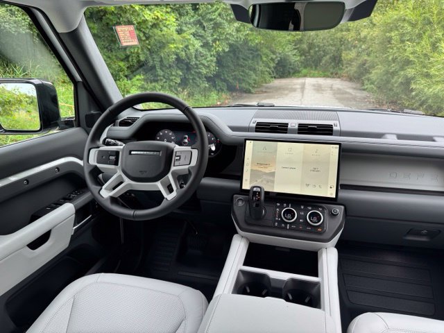 New 2026 Land Rover Defender 110 X-Dynamic SE AWD/4WD image 28