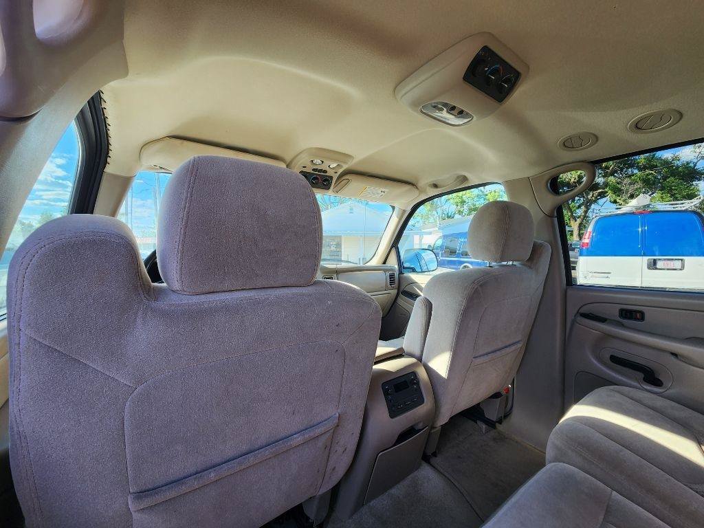 Used 2004 Chevrolet Suburban LS w/ Preferred Equipment Group RWD image 17