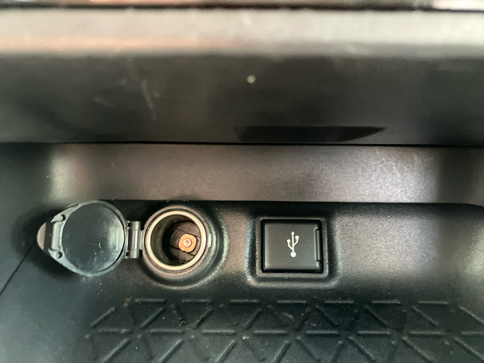 Used 2020 Toyota RAV4 LE w/ All Weather Liner Package AWD/4WD image 25