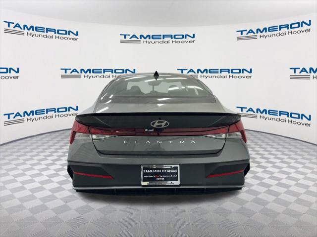 New 2026 Hyundai Elantra SEL Sport FWD image 4