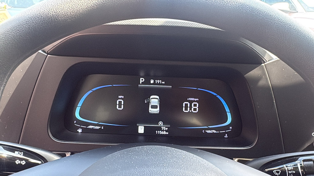Used 2025 Hyundai Elantra SE FWD image 18