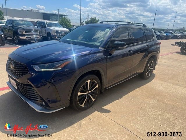 Used 2022 Toyota Highlander XSE AWD/4WD image 1