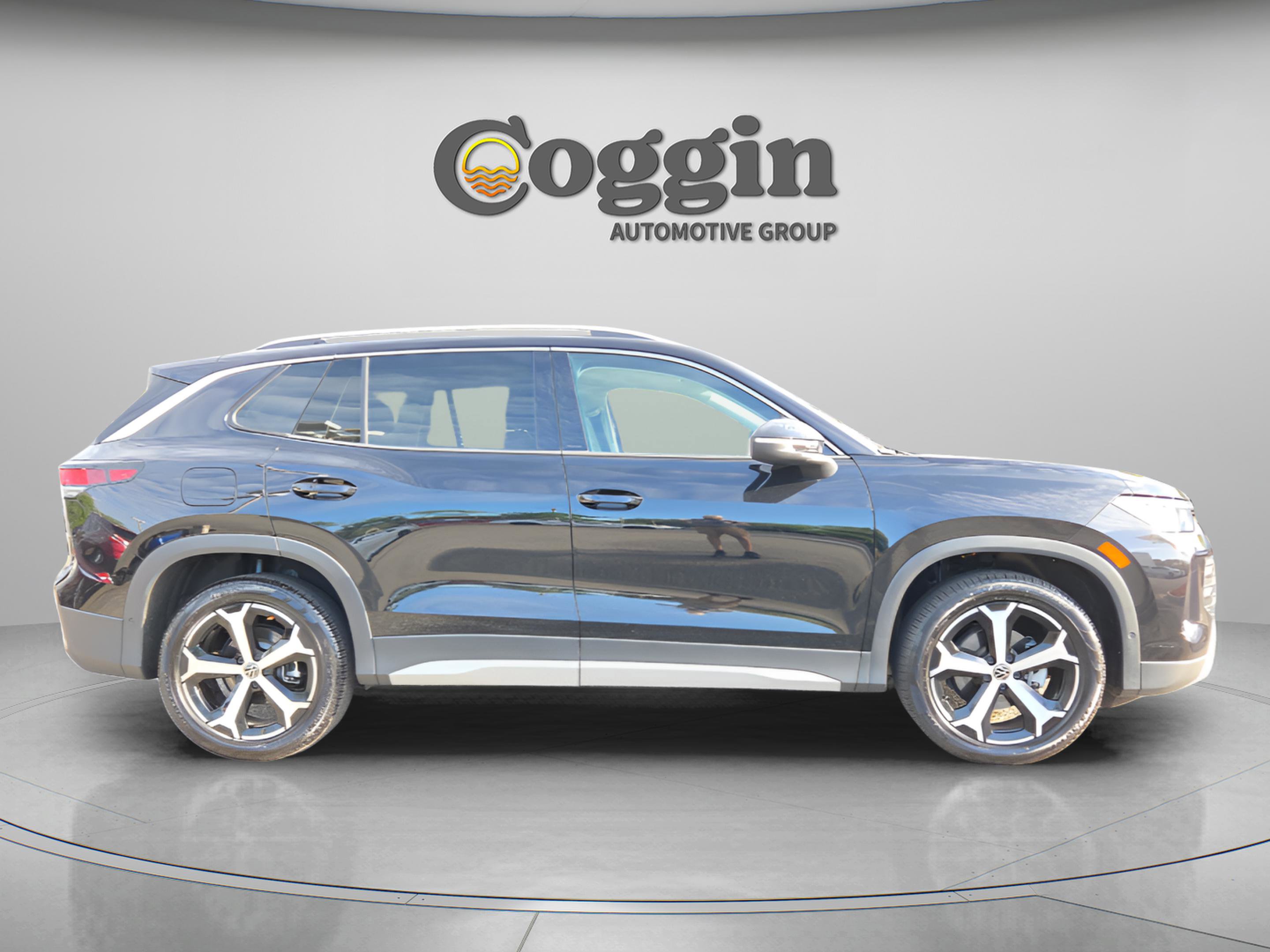 Used 2025 Volkswagen Tiguan SE image 6