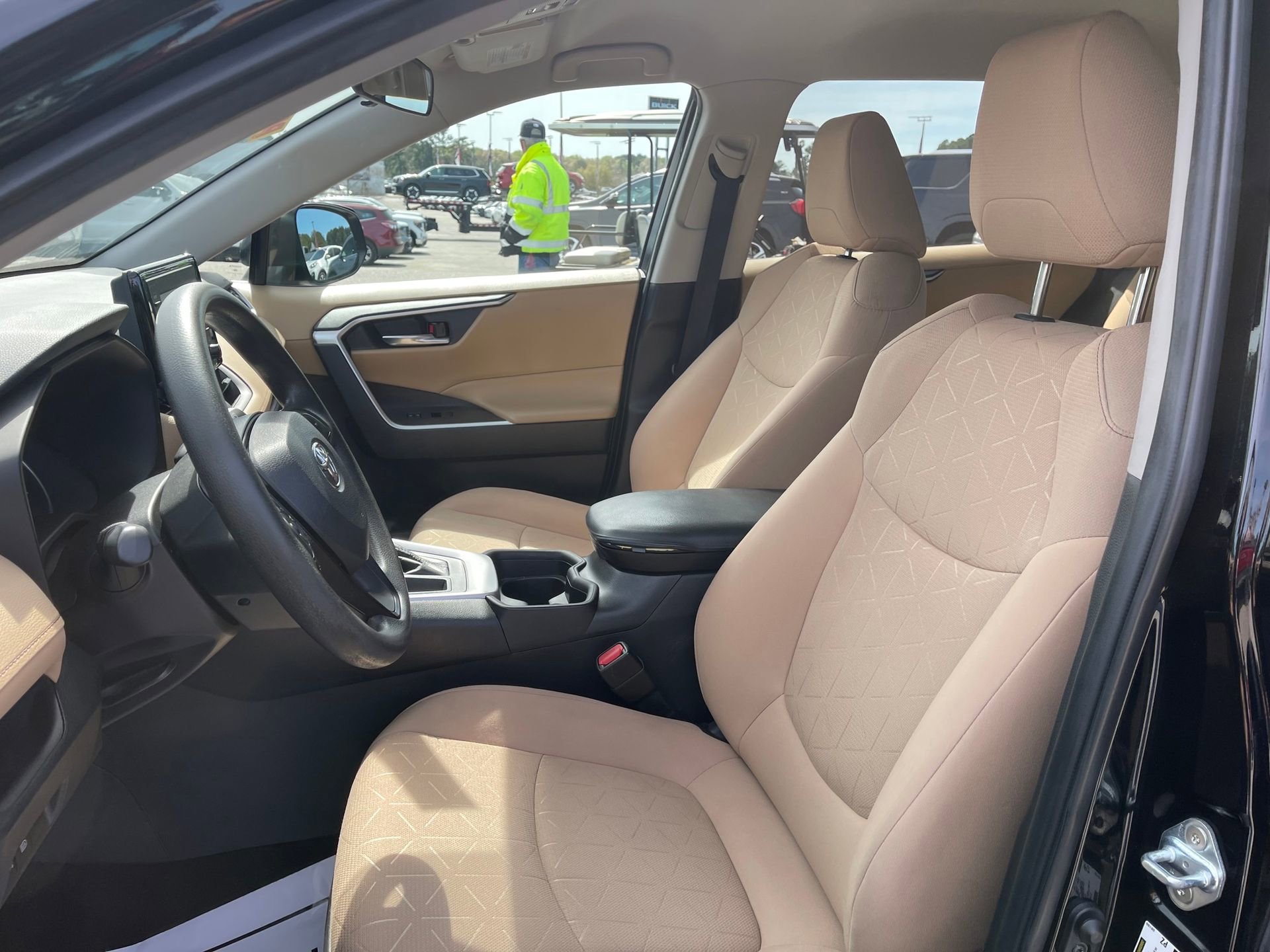 Used 2021 Toyota RAV4 XLE image 17