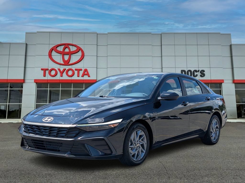 Used 2024 Hyundai Elantra SEL FWD image 1