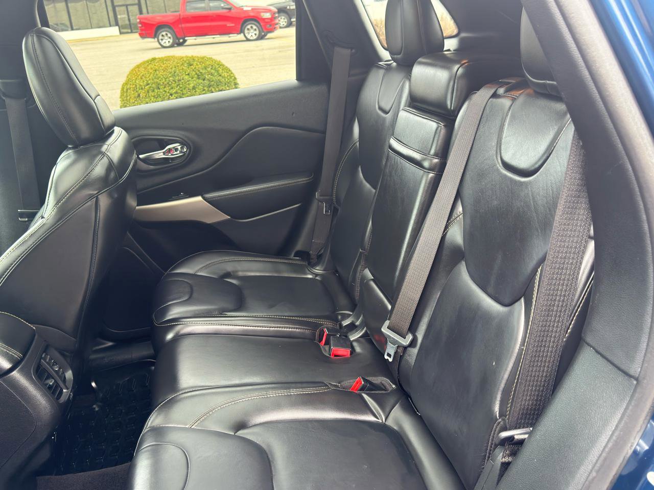 Used 2018 Jeep Cherokee Limited image 39