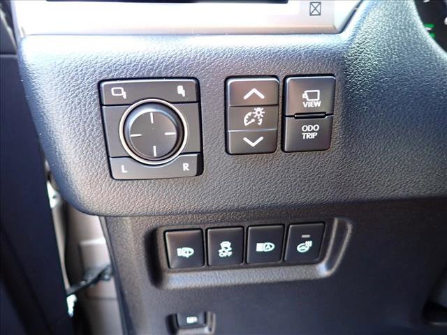 Used 2023 Lexus GX 460 Luxury w/ Sport Design Package AWD/4WD image 17