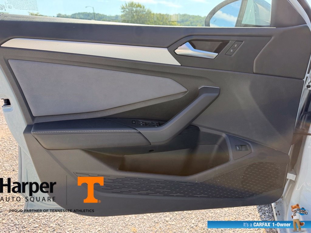 Used 2025 Volkswagen Jetta SE w/ Sunroof Package FWD image 18