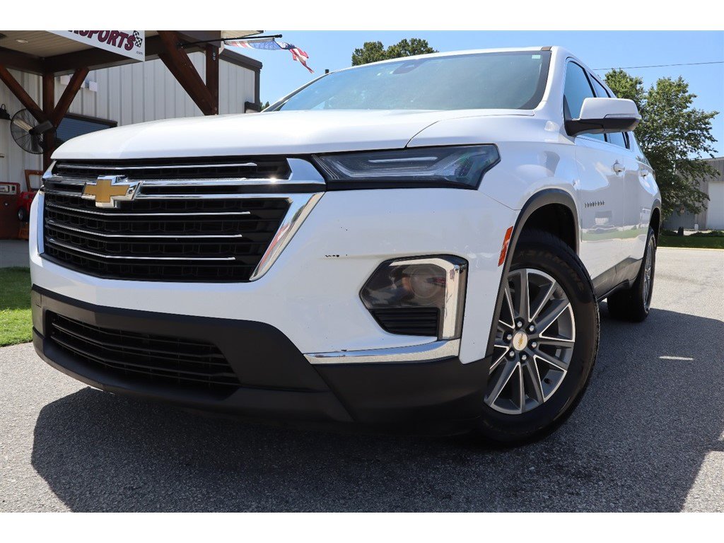 Used 2023 Chevrolet Traverse LT w/ LPO, Cargo Package AWD/4WD image 3