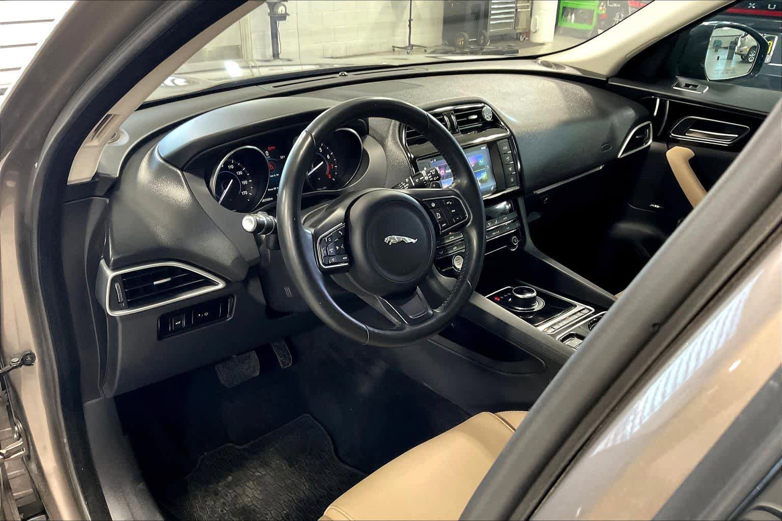 Used 2017 Jaguar F-PACE Premium image 17