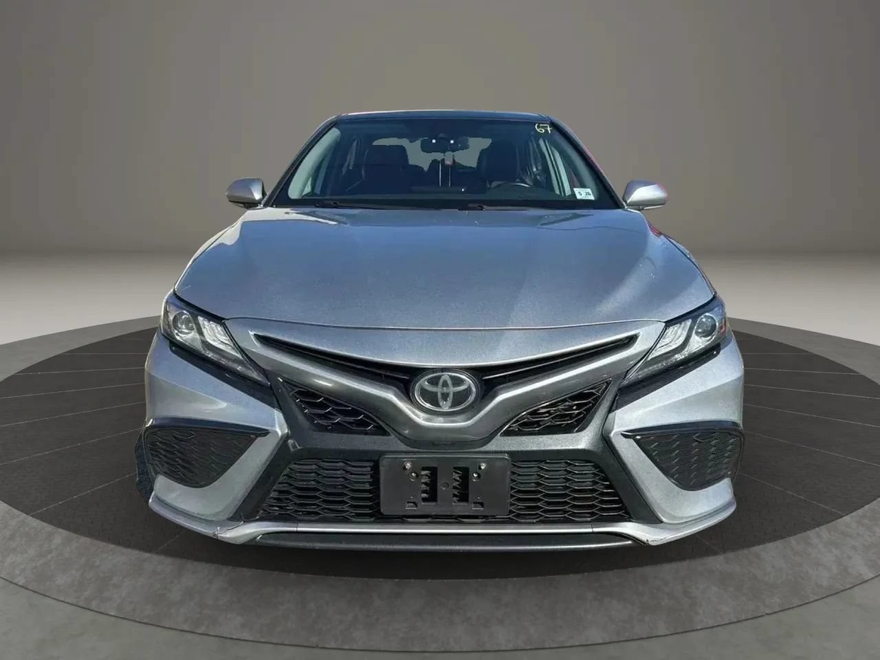 Used 2021 Toyota Camry XSE FWD image 2