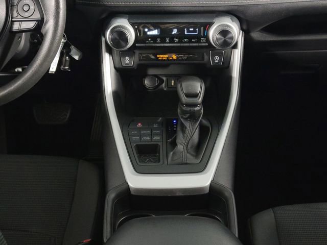 Used 2021 Toyota RAV4 LE AWD/4WD image 25