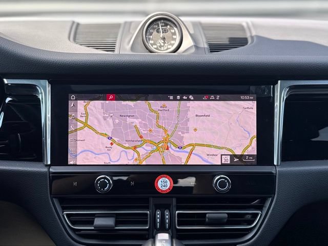 Certified 2026 Porsche Macan AWD/4WD image 31