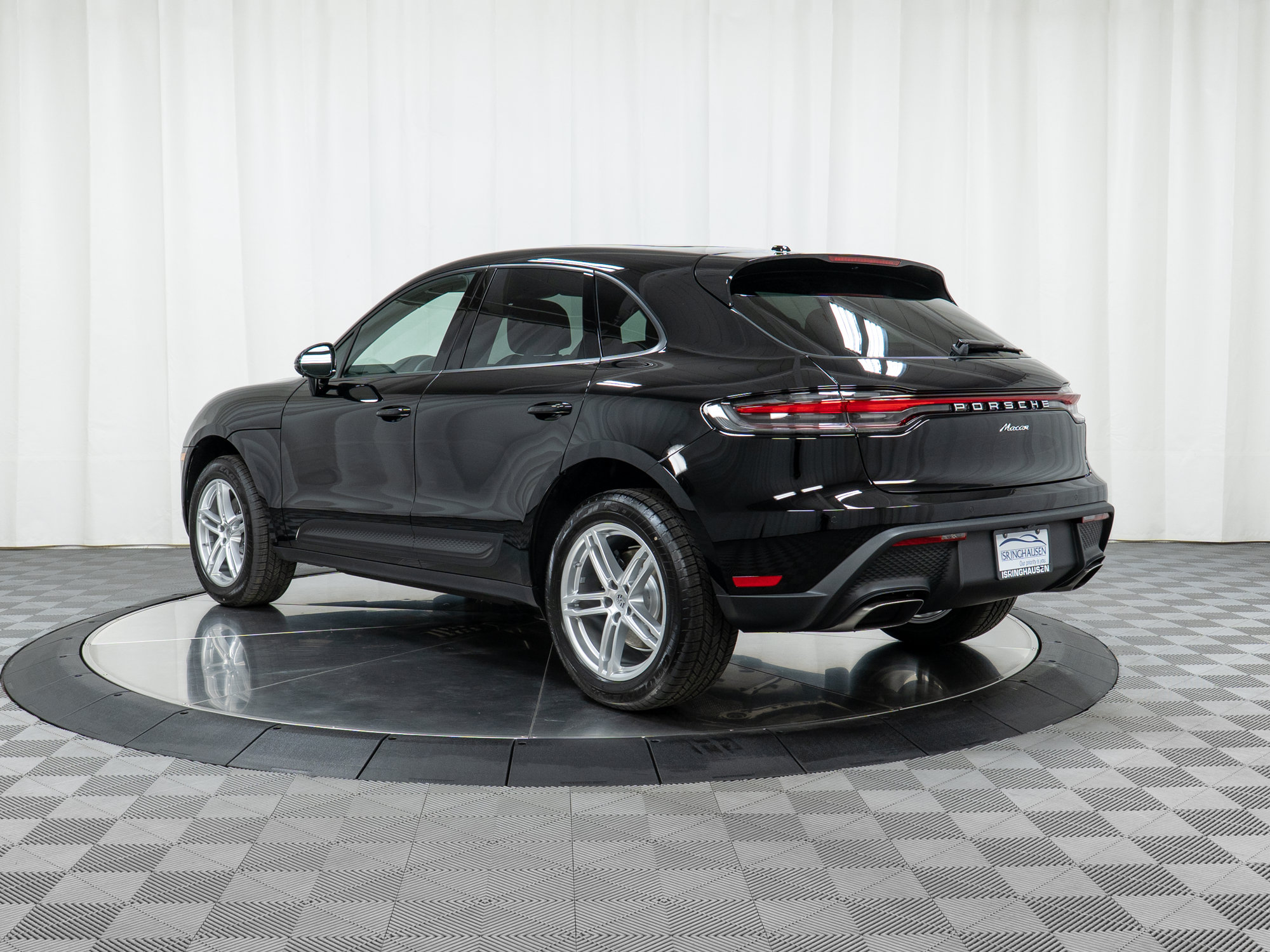 Certified 2025 Porsche Macan AWD/4WD image 3