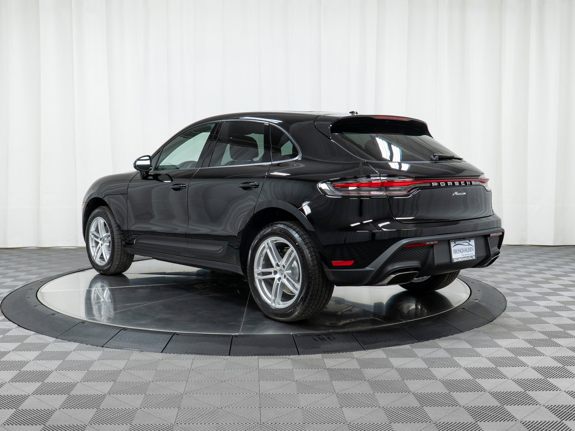 Used 2025 Porsche Macan image 3