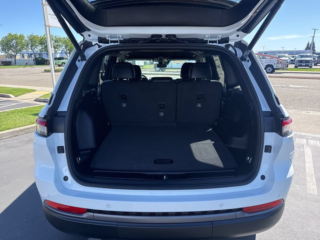 New 2026 Jeep Grand Cherokee Altitude AWD/4WD image 6