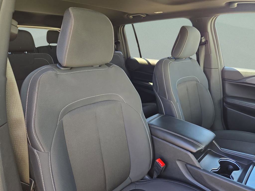 Certified 2024 Jeep Grand Cherokee L Laredo image 31