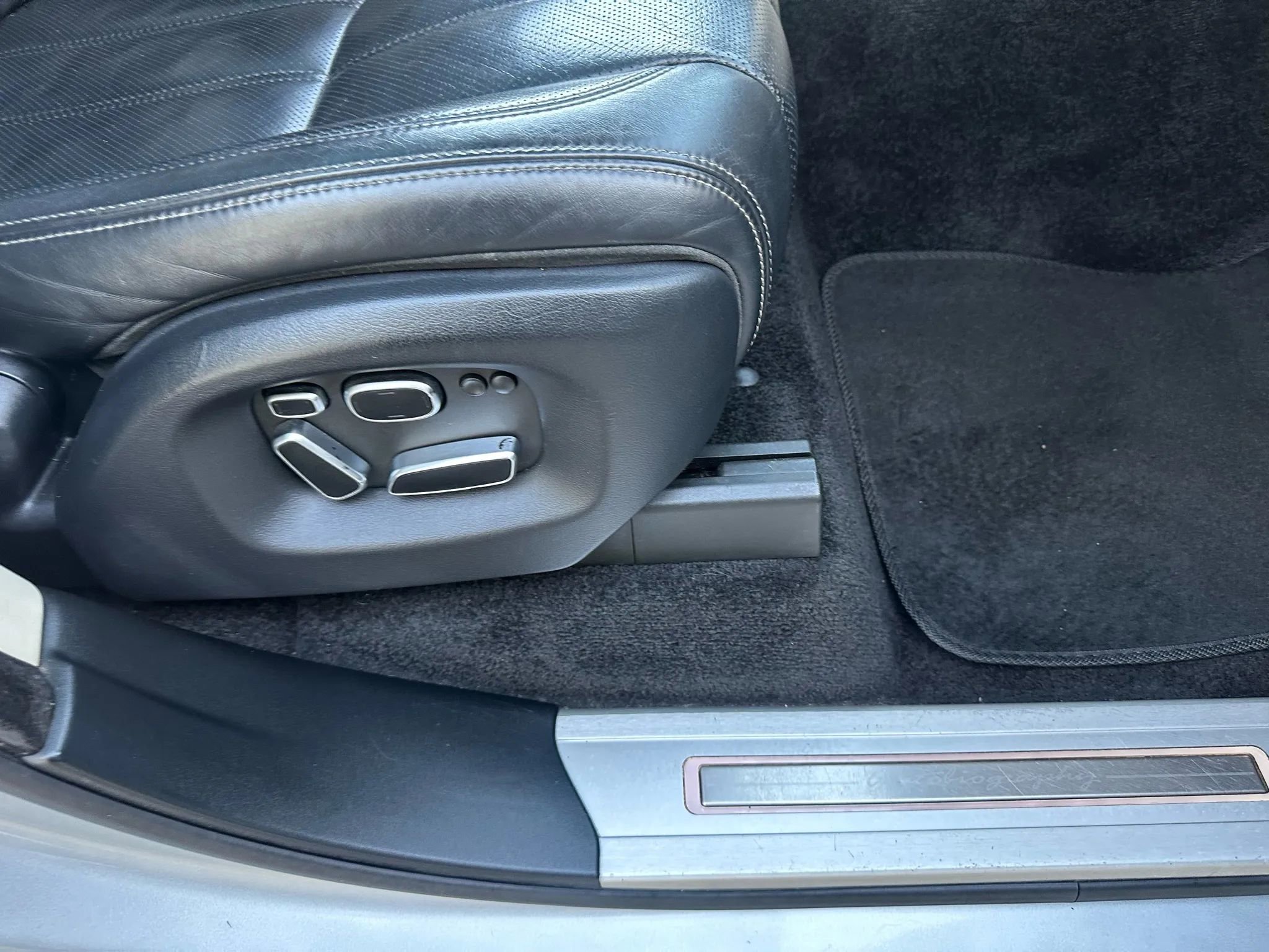 Used 2014 Land Rover Range Rover Long Wheelbase Autobiography image 30