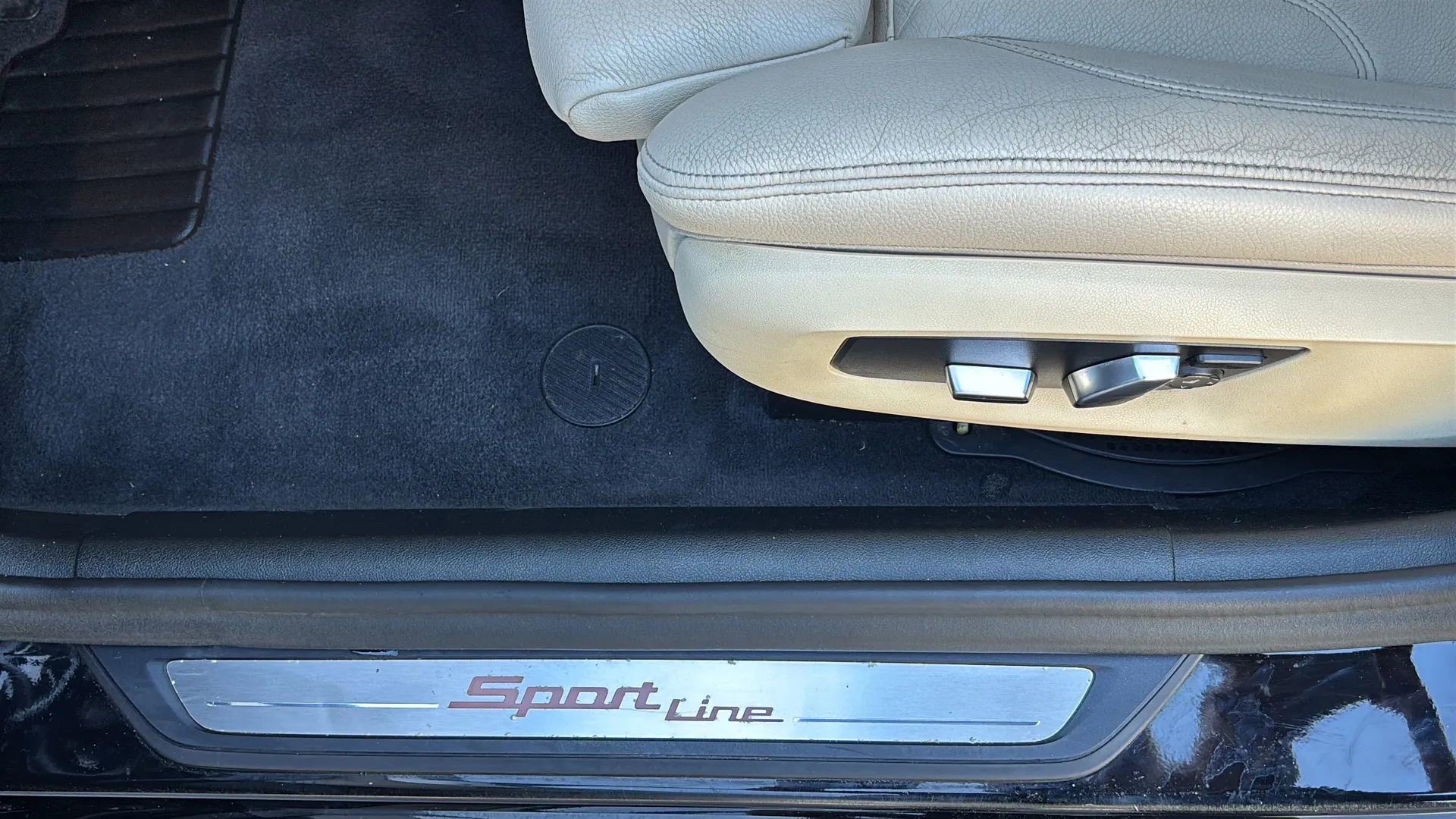 Used 2019 BMW 530i xDrive w/ Convenience Package image 37