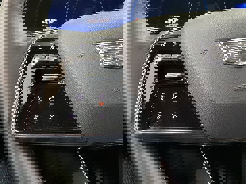 Certified 2025 Cadillac Lyriq Luxury image 21