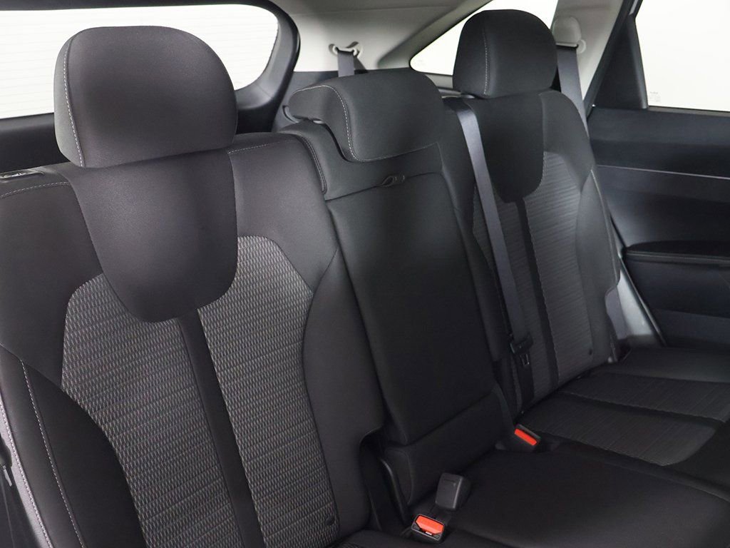 Used 2023 Kia Sorento LX image 31