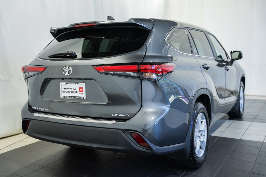 Used 2023 Toyota Highlander LE AWD/4WD image 4