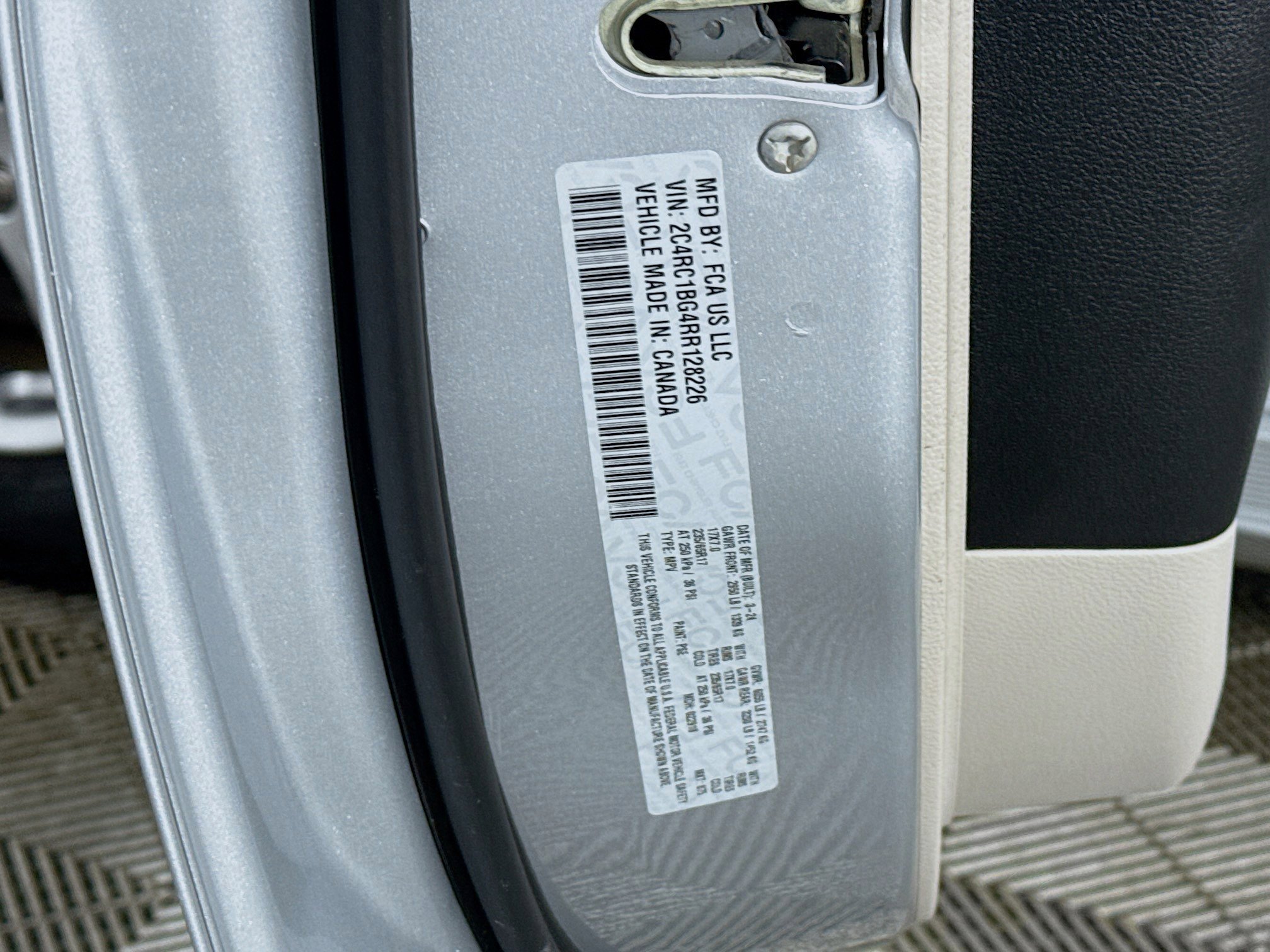 Used 2024 Chrysler Pacifica Touring-L image 38