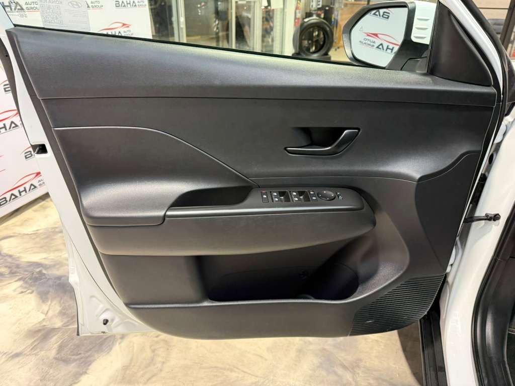 Used 2025 Hyundai Kona SEL image 36