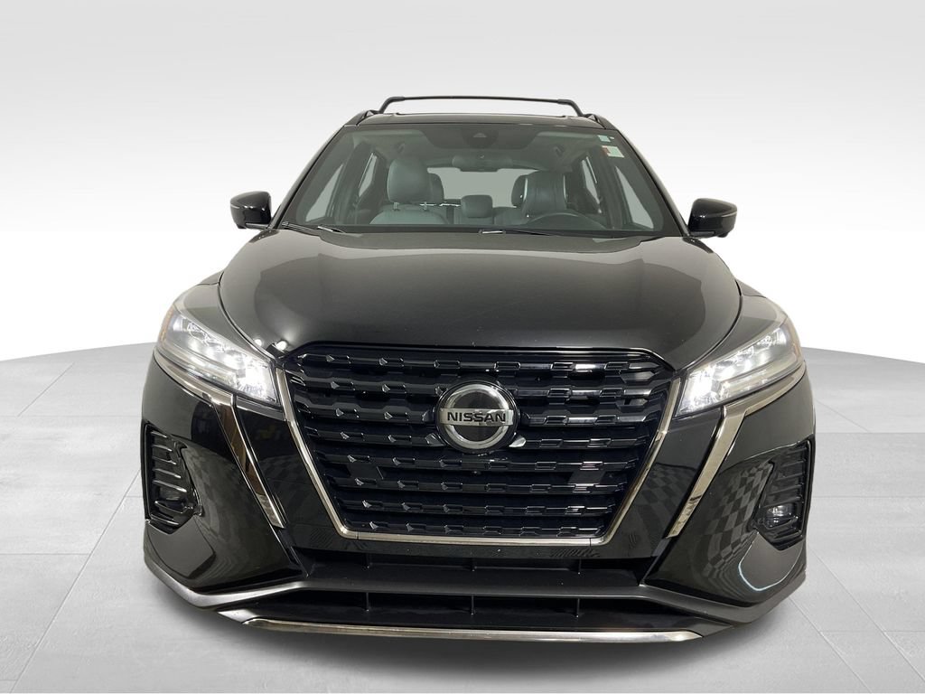 Used 2021 Nissan Kicks SR w/ SR Premium Package FWD image 3