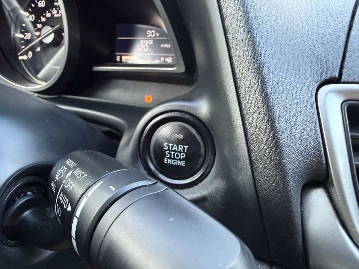 Used 2017 MAZDA MAZDA3 Touring FWD image 21