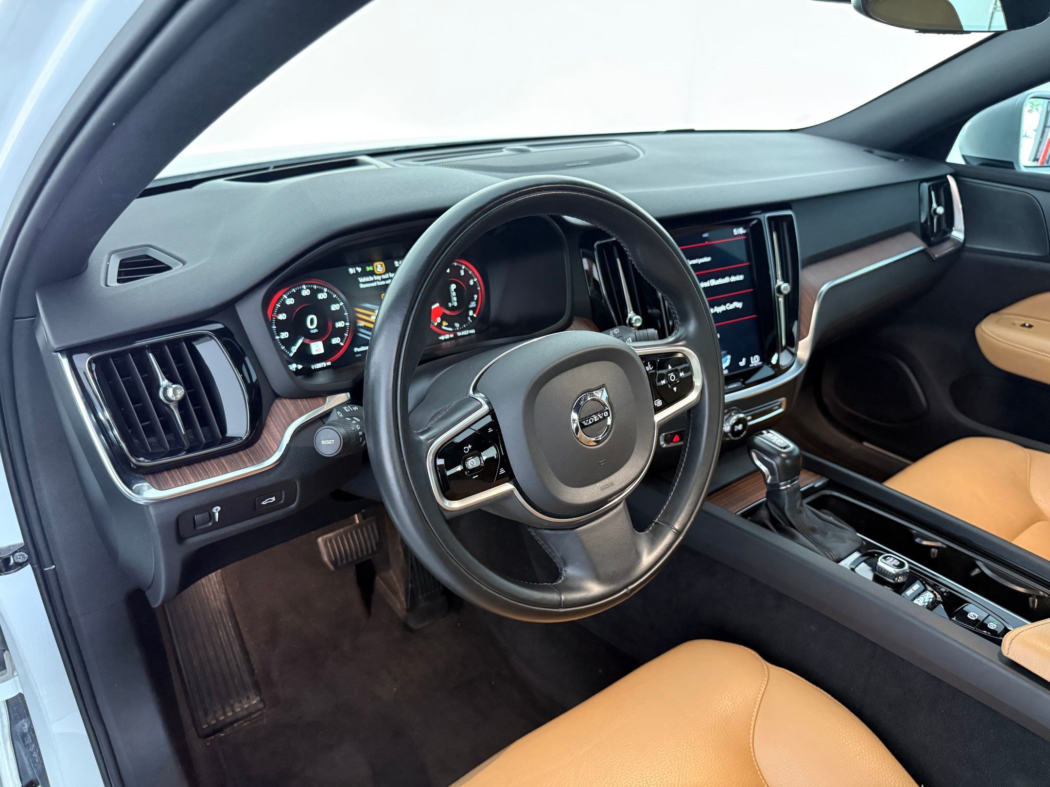 Used 2020 Volvo V60 T5 Momentum FWD image 4