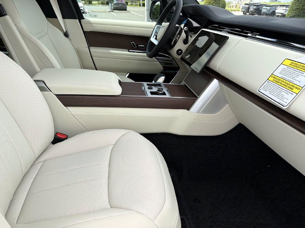 New 2027 Land Rover Range Rover Long Wheelbase SE AWD/4WD image 10