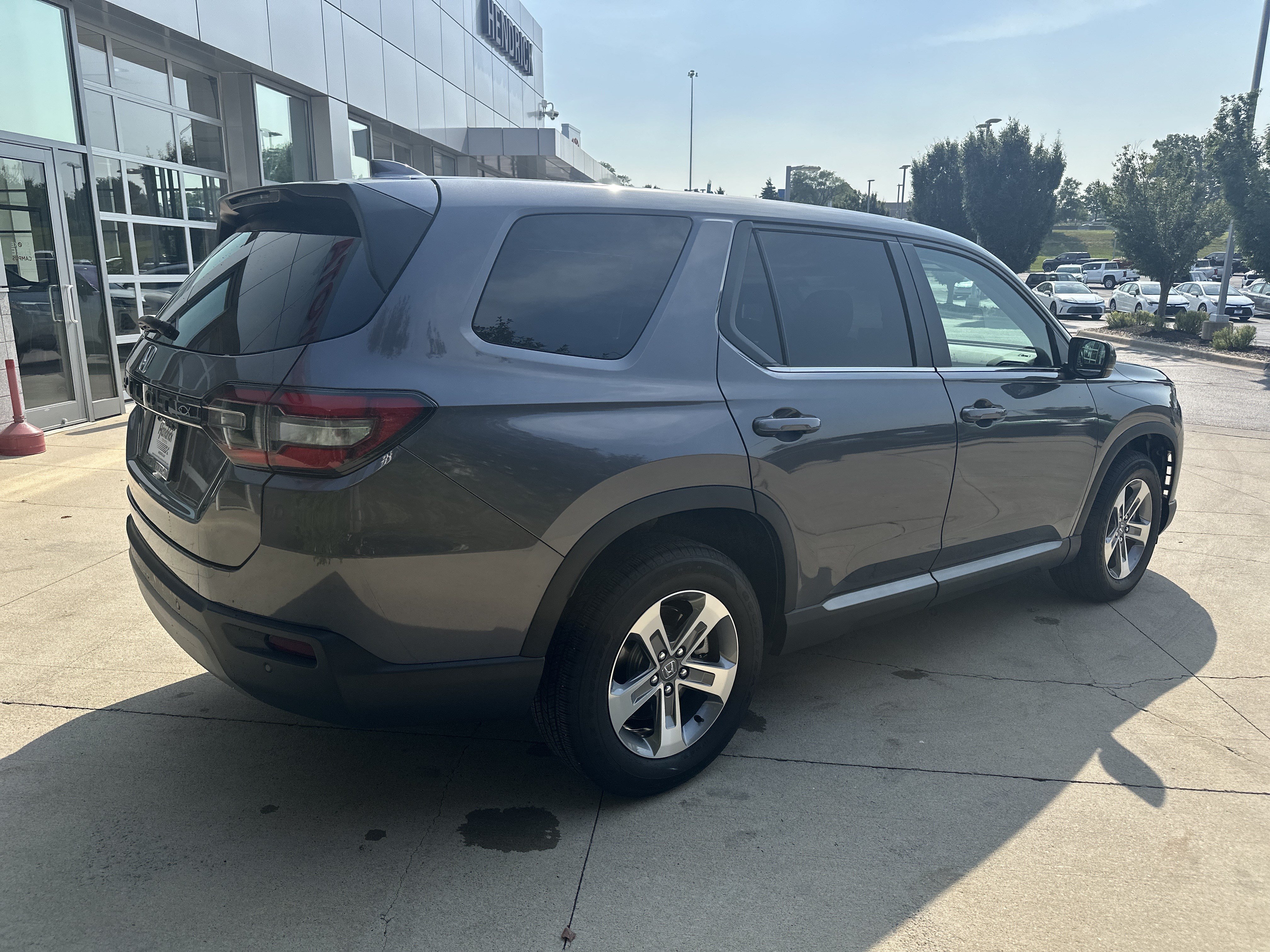 Used 2025 Honda Pilot EX-L image 6