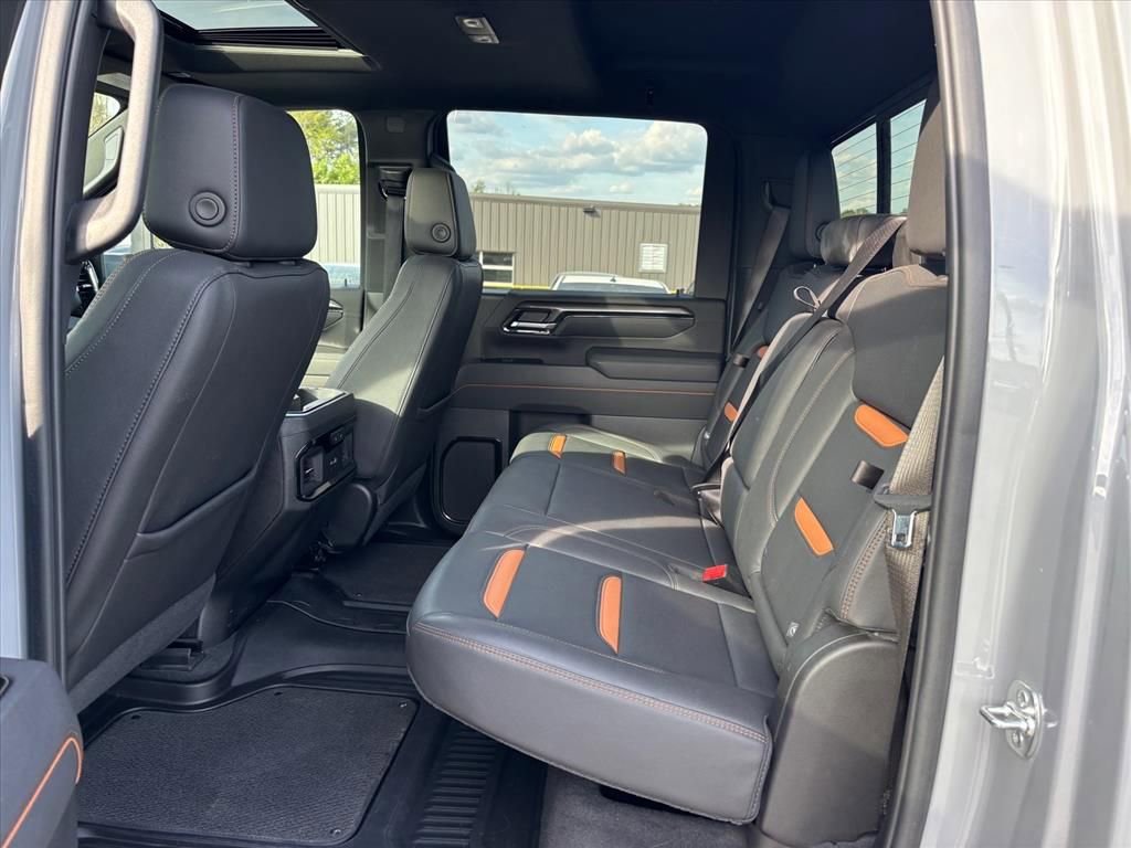 Used 2025 GMC Sierra 2500 AT4 w/ AT4 Premium Plus Package AWD/4WD image 13