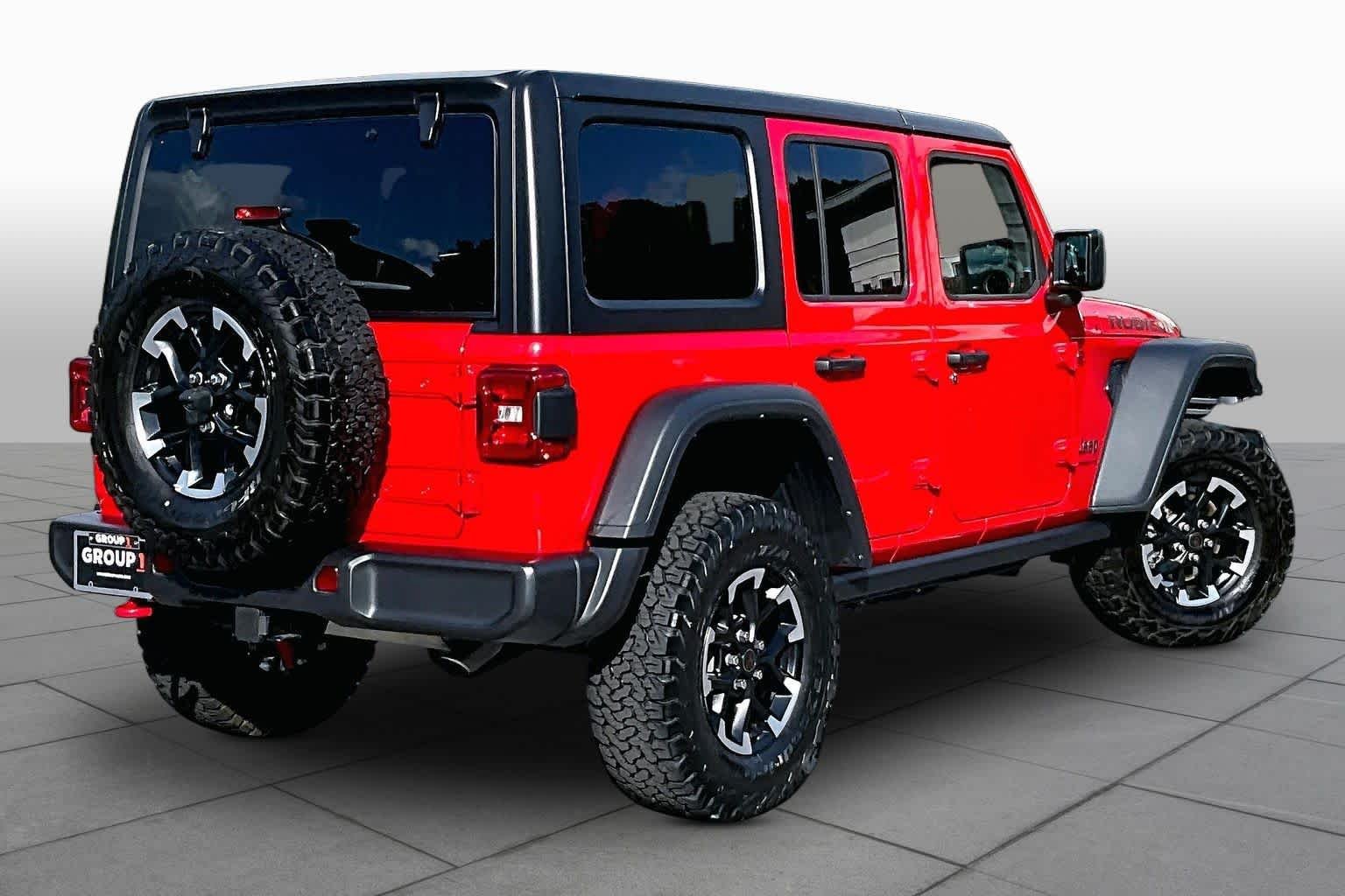 Used 2025 Jeep Wrangler Unlimited Rubicon AWD/4WD image 13