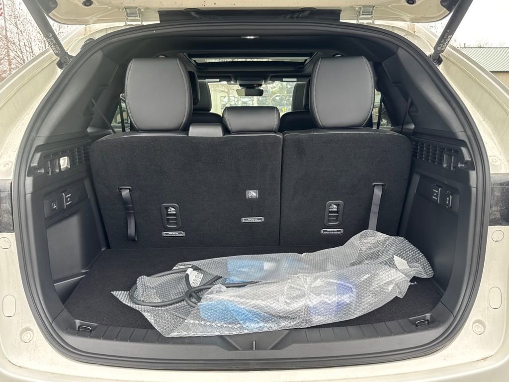 Certified 2025 MAZDA CX-90 Plug-In Hybrid w/ Premium Plus AWD/4WD image 10