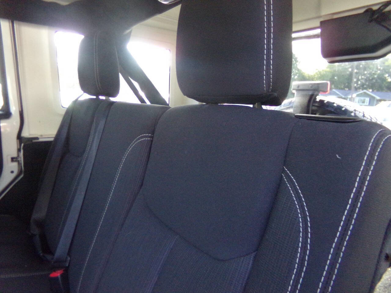 Used 2017 Jeep Wrangler Unlimited Sahara image 33