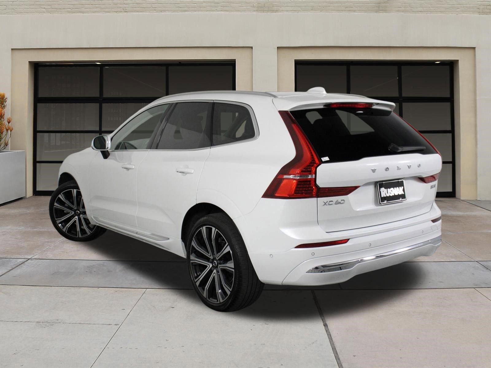 Certified 2023 Volvo XC60 B5 Ultimate image 2