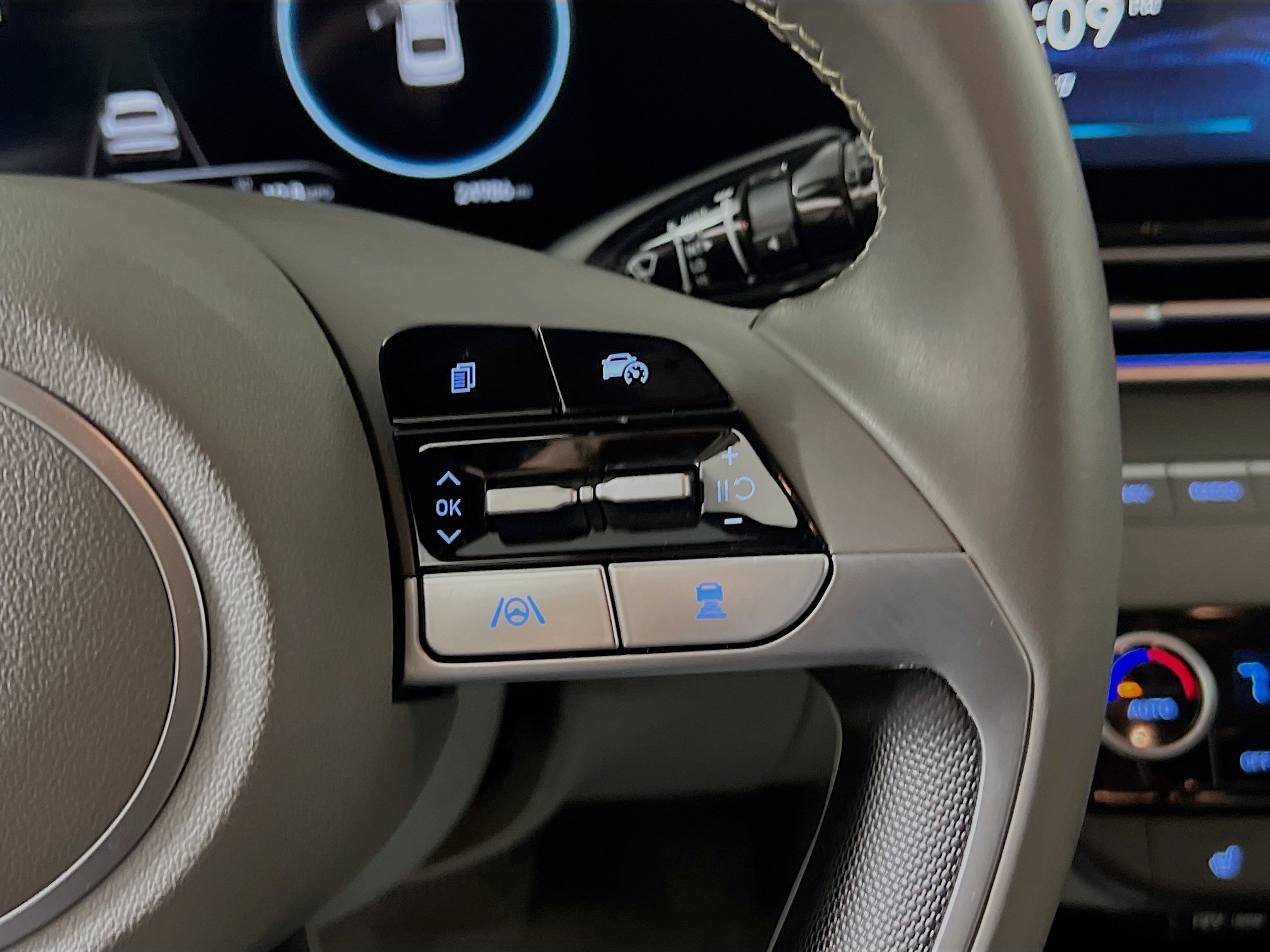 Used 2025 Hyundai Elantra SEL image 20